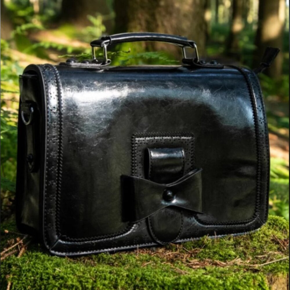 Banned Retro 50's Scandal Office Handbag in Black Faux Leather